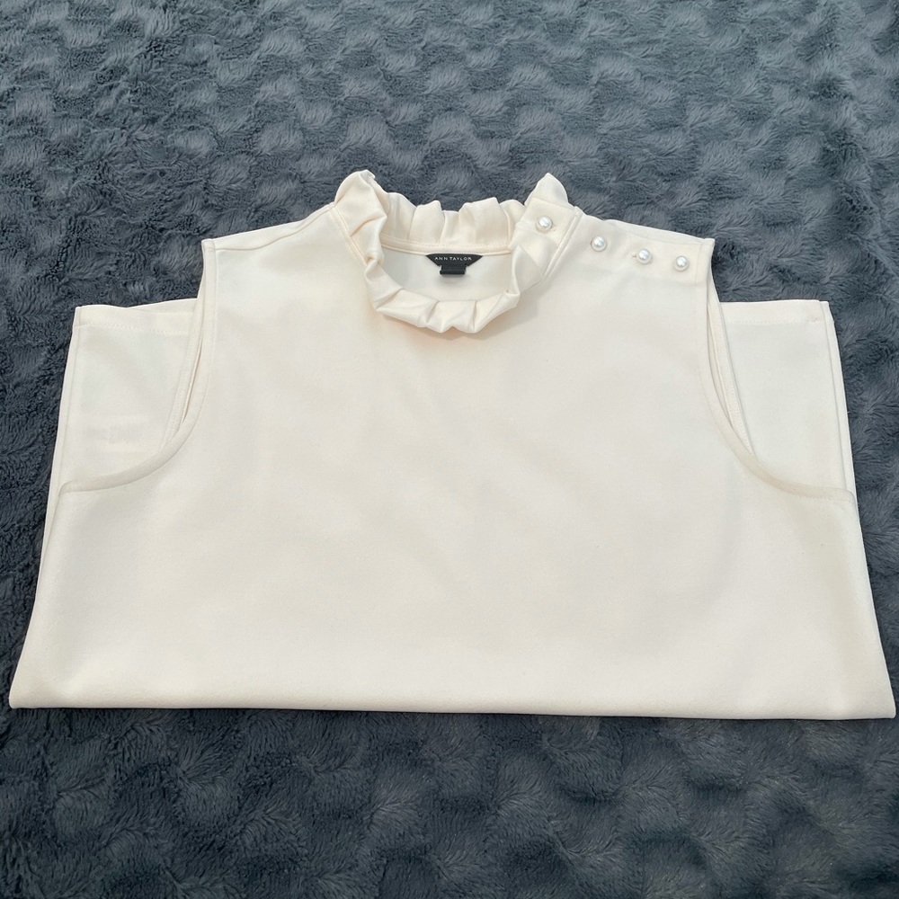 Ann Taylor sleeveless cram top ruffle collar am